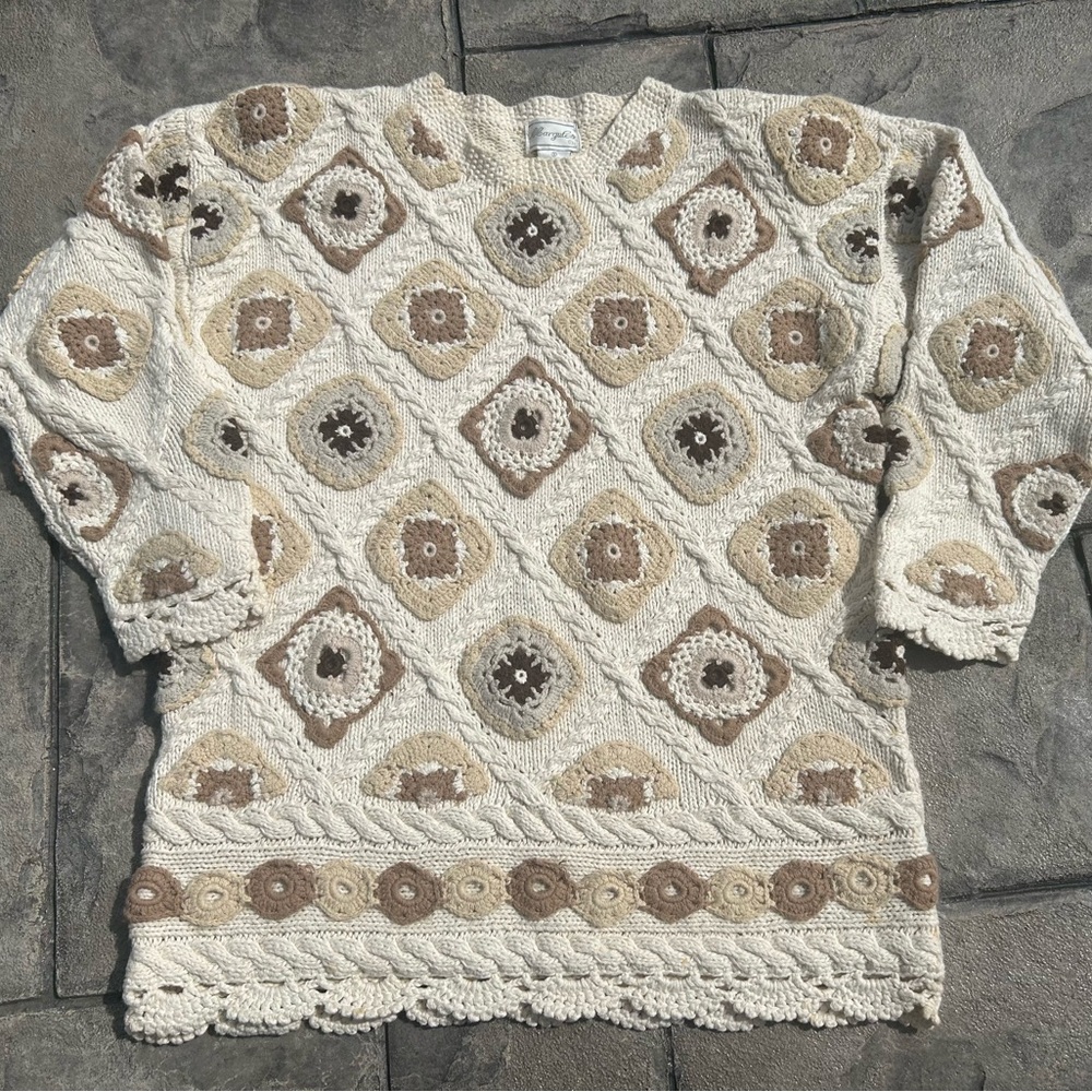 Vintage 90s cream tan neutral crochet granny square cottage sweater Small